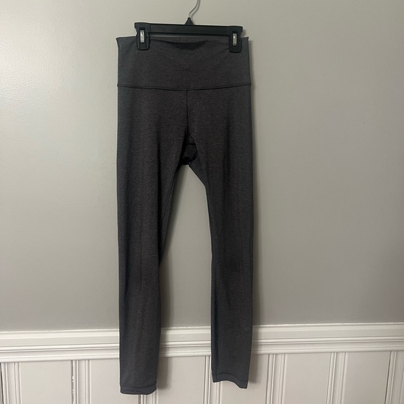 Lululemon workout leggings. Size 6 - Picture 2 of 3